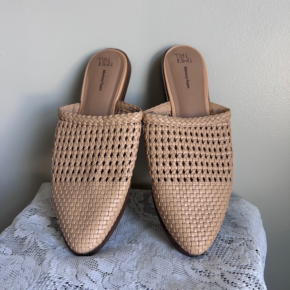 Time and Tru Women's Beige Woven Mules